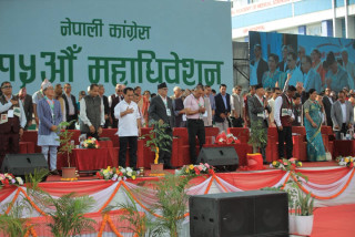 कांग्रेस महाधिवेशनको शुभकामना दिन मुख्य दलका शिर्षनेताहरू खुलामञ्चमा